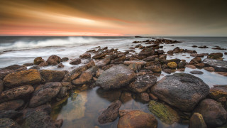 Rocky beach wave sunset australian - rich moody colour free wallpaper