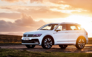 White volkswagen tigua sunset clouds - the sun behind free wallpaper