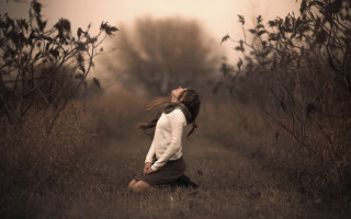 Woman kneeling autumn leaves sunset - brooke shaden free wallpaper for desktop