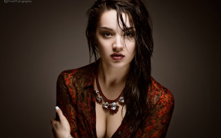 Elina karimova leesha hannigan portrait - leesha hannigan free wallpaper