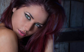 Red hair green eyes pose - her arm behind her head free wallpaper