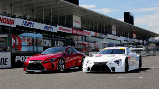 Racecars vroom building city cloud - two car free wallpaper