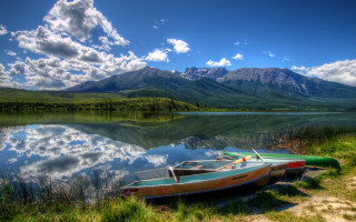 Lake mountains shore boat clouds - the shore of a lake free wallpaper for desktop