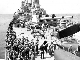 People boat battleship plane water - a large group of people free wallpaper for desktop