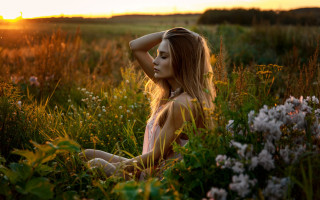 Woman flower field sunset blurry 2 - a field of flowers free wallpaper for desktop