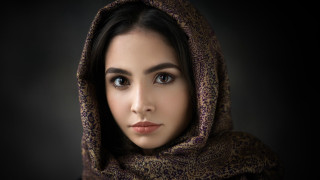 Woman scarf black brown gold - rpg portrait free wallpaper for desktop