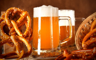 Beer pretzels table autumn fire - free holidays wallpaper