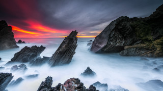 Rocky beach red sky clouds - a few rock free wallpaper