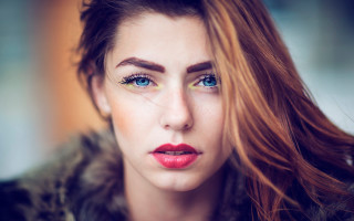 Red haired woman blue eyes 6 - a fur coat free wallpaper