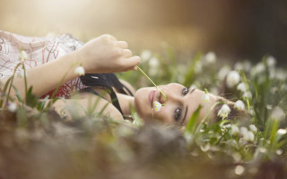 Woman laying grass flower mouth - her hand free wallpaper