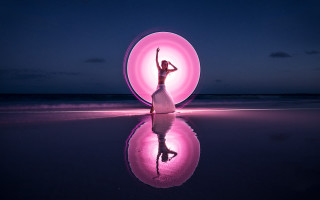 Woman pinkball beach night arms - rim light free wallpaper for desktop