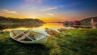 Lake sunset boat house mountains - the shore of a lake free wallpaper for desktop
