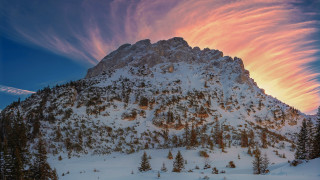 Snowy mountain pink sky clouds 3 - a pink sky in the background free wallpaper for desktop