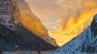 Mountain road sunset car forest - rim light free wallpaper for desktop