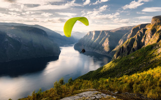 Paragliding lake mountains trees yellow - daren bader free wallpaper for desktop