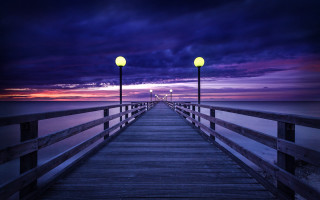 Pier light post lamp moon - rich moody colour free wallpaper