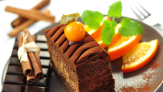 Chocolate cake oranges cinnamon plate - a piece of chocolate cake free wallpaper