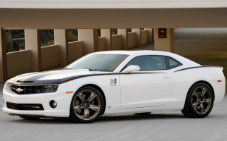 White car building black stripe - hood free wallpaper