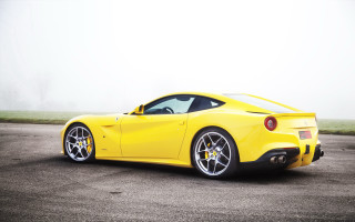 Yellow sports car fog parking - a parking lot free wallpaper for desktop