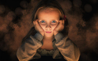 Young girl blue eyes covering - a young girl free wallpaper for desktop