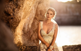 Romantic wedding dress beach tree - a woman in a wedding dress free wallpaper