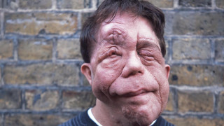 Man wrinkles brick wall portrait - a brick wall behind free wallpaper