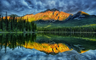 Mountain range reflection lake sunset 8 - a colorful sky free wallpaper