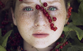 Berry freckled girl leaves closeup - a young girl free wallpaper for desktop