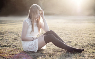 Woman sitting field sunset jewelry - the sun shining behind her free wallpaper