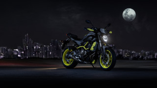 Motorcycle city night fullmoon cityscape - the moon in the background free wallpaper