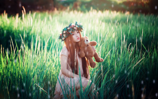 Woman teddy bear field wreath - a wreath free wallpaper