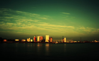 City skyline water clouds matte - a body of water in front free wallpaper