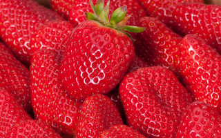 Strawberries green leaf macro precisionism - strawberry free wallpaper for desktop