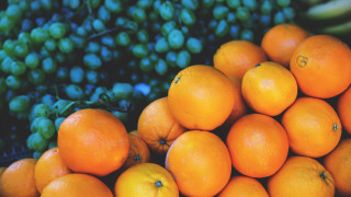 Orange grapes pile stilllife outdoors - arcimboldo free wallpaper