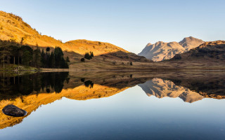 Mountain range lake trees sunset - a clear sky free wallpaper