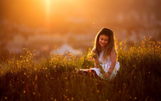 Girl field flower smiling autumn - shining free wallpaper