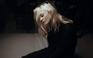 Woman sitting bed blowing hair - somber free wallpaper for desktop