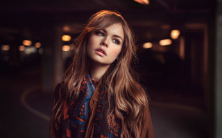 Eszter mattioni fashion photography blurry - a dark room free wallpaper for desktop