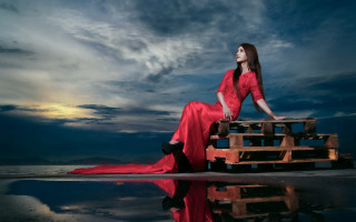Woman red dress sitting wooden - chen chun free wallpaper