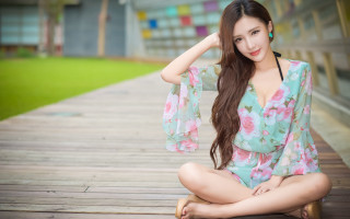 Woman floral dress sitting barefoot - a floral dress free wallpaper for desktop