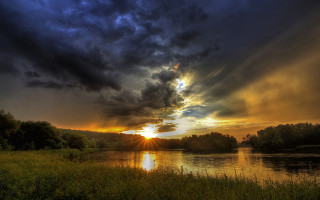 Sunset lake clouds sunlight matte - crepuscular free wallpaper for desktop