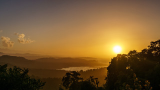 Sunset lake mountains trees clouds - a sunset over a lake free wallpaper for desktop