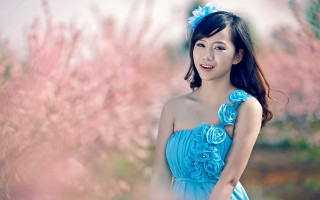 Woman blue dress cherry blossoms - chen lin free wallpaper