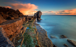 Rocky cliff water sunset clouds 2 - a rocky cliff free wallpaper