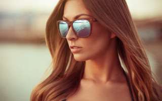 Woman longhair sunglasses blacktop blueSky - a black top free wallpaper for desktop