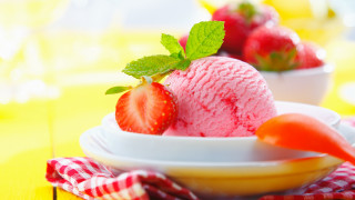 Bowl ice cream strawberry carrot - the side of the bowl free wallpaper