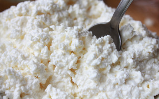 Spoon bowl cottagecheese wooden table - a wooden surface free wallpaper