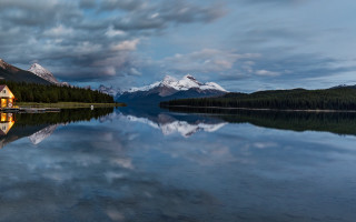 Lake mountains house trees sky - photograph free wallpaper for desktop