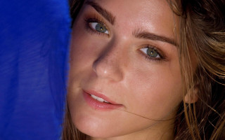 Woman blue umbrella serious face - dave kendall free wallpaper