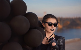 Gothic portrait elsa bleda sunglasses - a black necklace free wallpaper